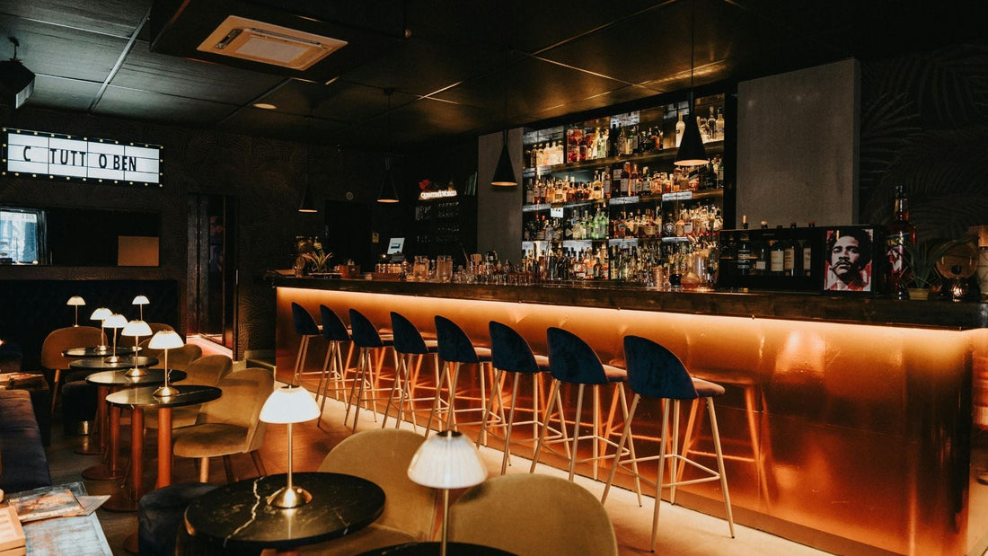 Material Comparison: Metal vs. Wood Stools for Restaurant Seating