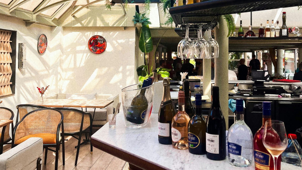 Choose the Best Restaurant Seating Wholesale Bar Stool Club