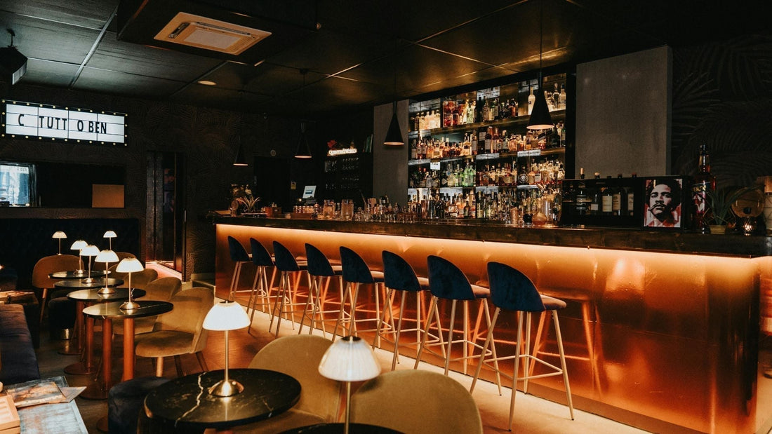 Material Comparison: Metal vs. Wood Stools for Restaurant Seating