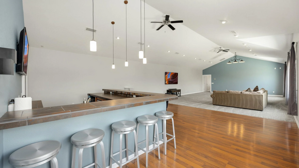 How to Choose the Right Metal Bar Stools for Your Restaurant or Bar?